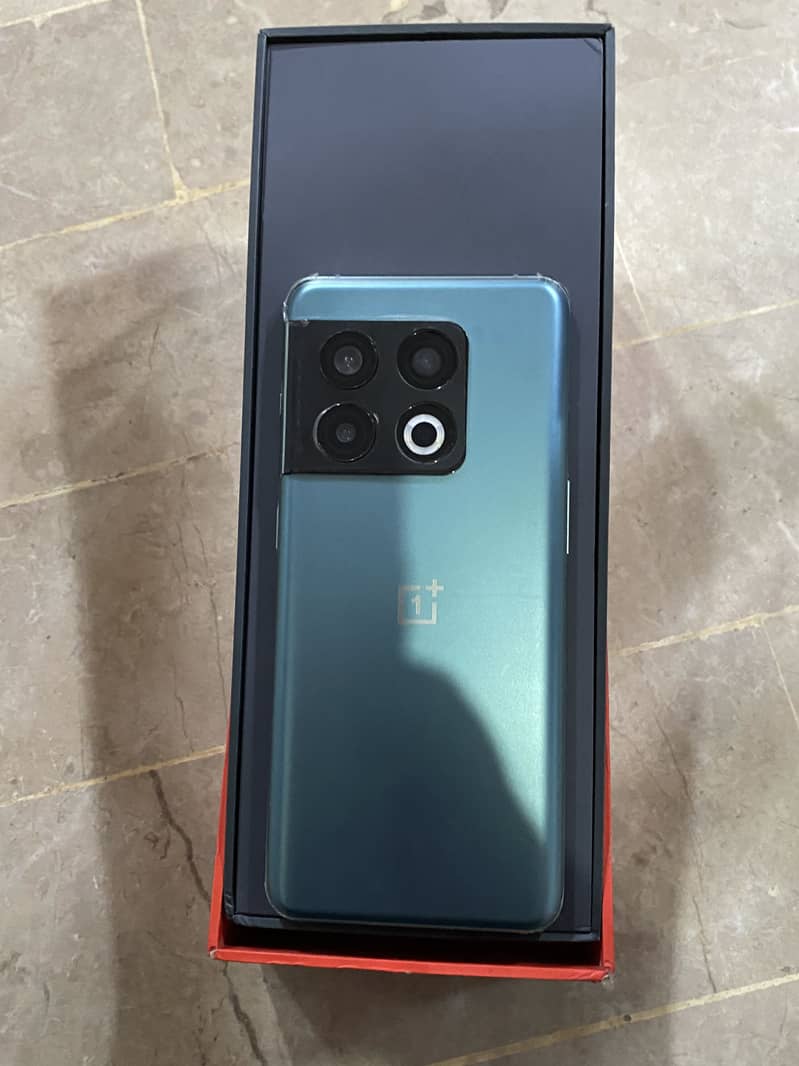 One Plus 10 Pro 1