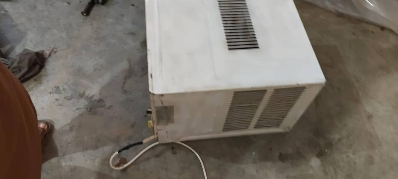 window ac 1