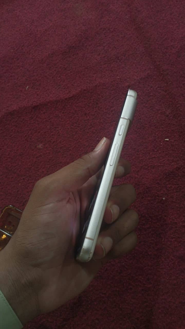 Google Pixel 8 3