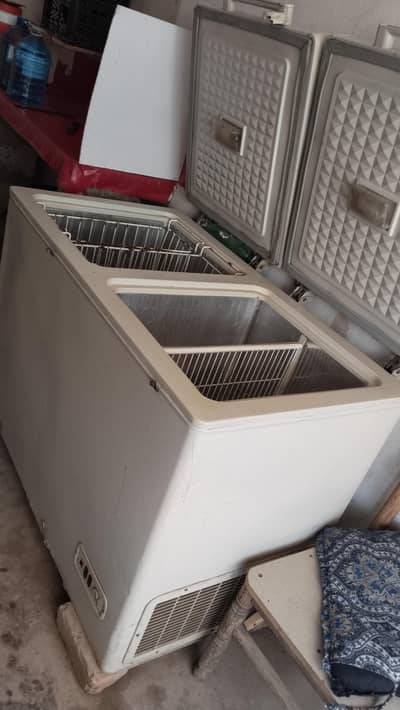 D freezer 2 dor Dawlance company