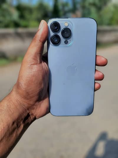 Apple iPhone 13