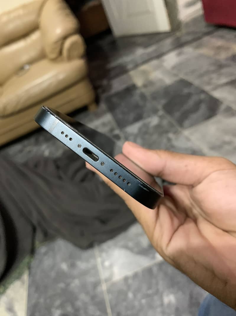 Apple iPhone 13 4