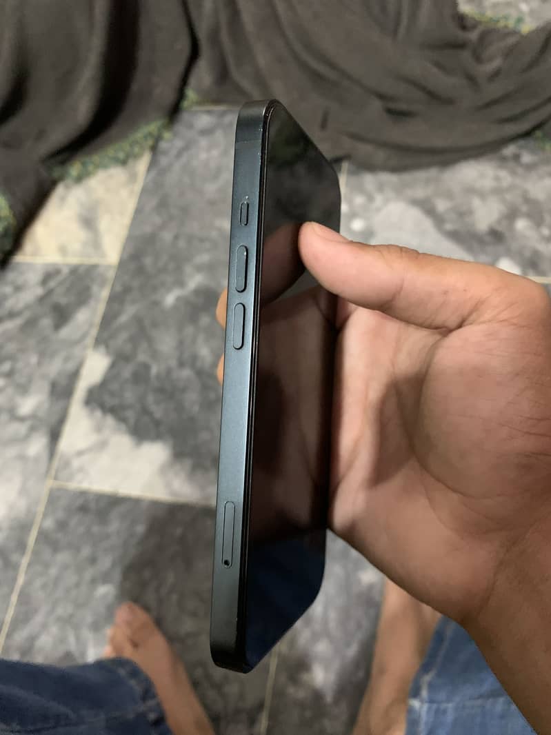 Apple iPhone 13 6