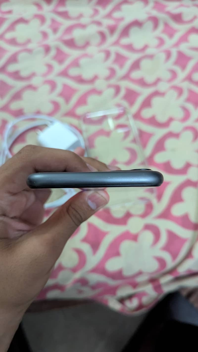 Apple iPhone 11 3