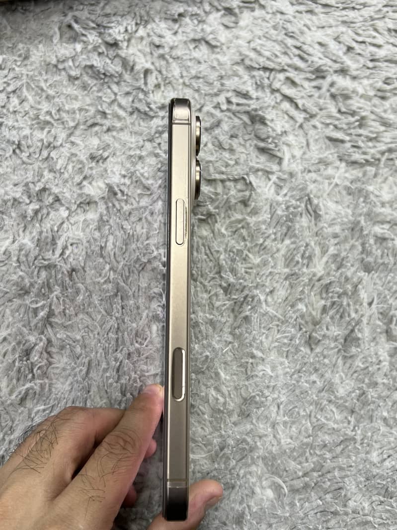 Apple iPhone 16 Pro Max 3