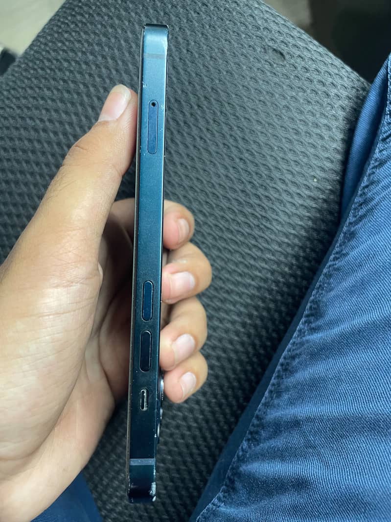 Apple iPhone 13 0