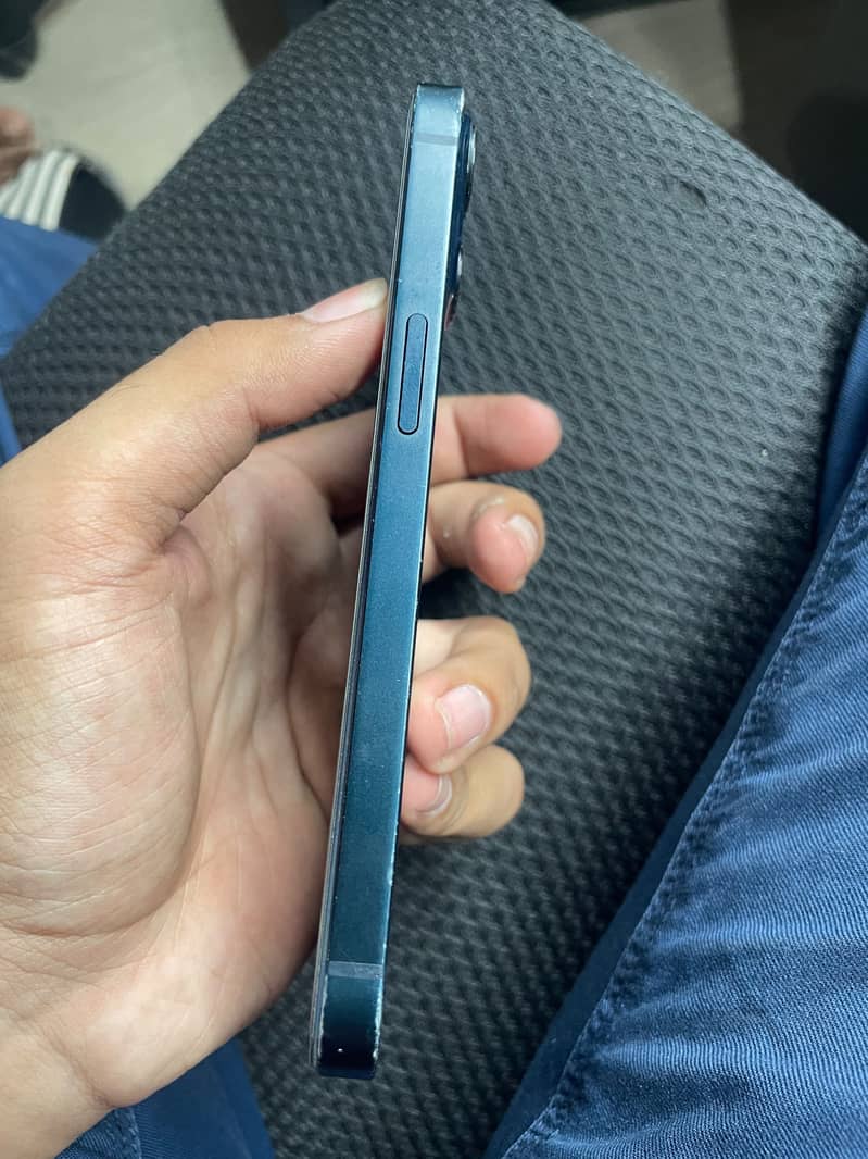Apple iPhone 13 1