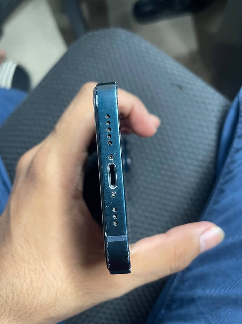 Apple iPhone 13 2