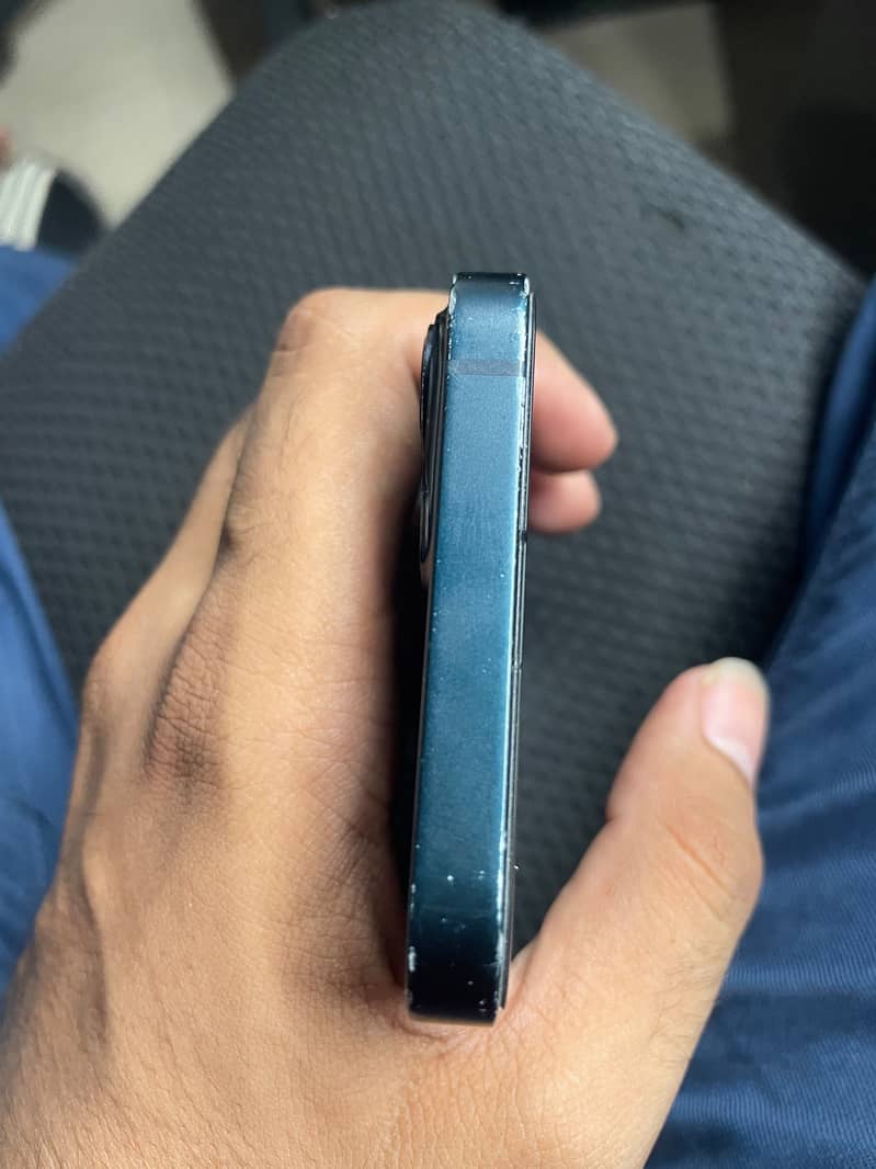Apple iPhone 13 4