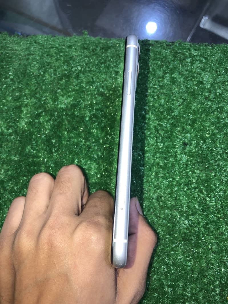 Apple iPhone 11 5