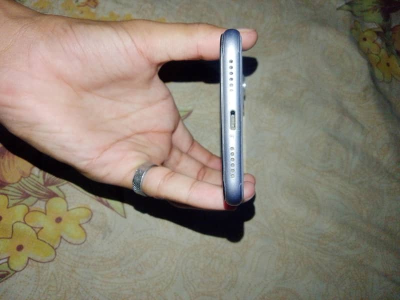Apple iPhone 11 3