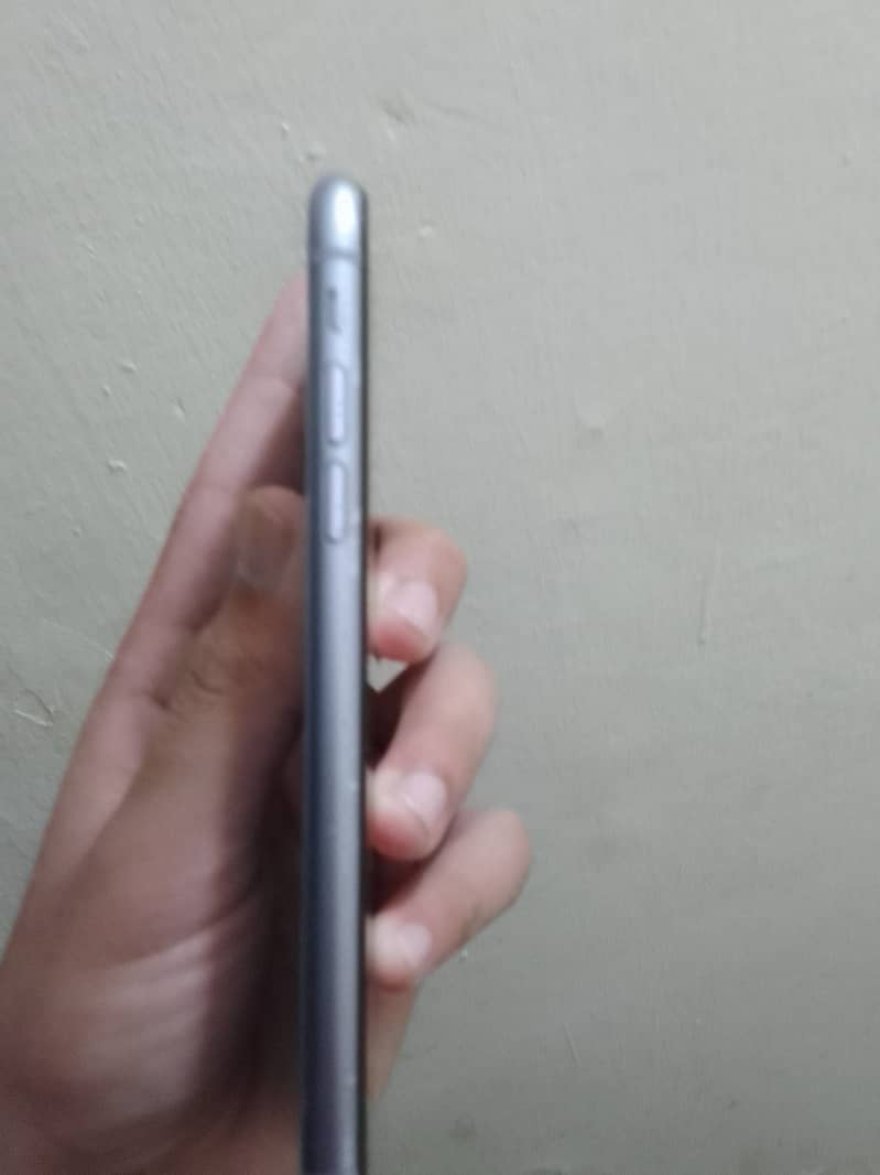 Apple iPhone 11 3