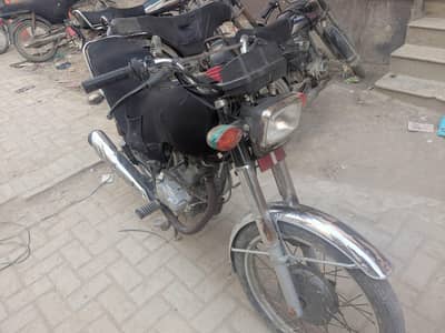 unique 125 2016 bike saf hn koe km ni h just bye and use urgent need h