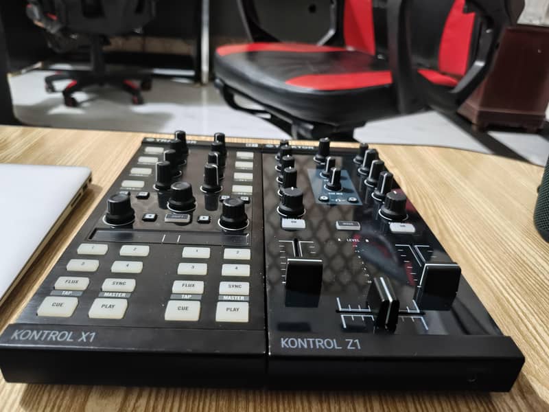 Native Instruments  X1 MK2 + Z1 DJ Controller Setup 0