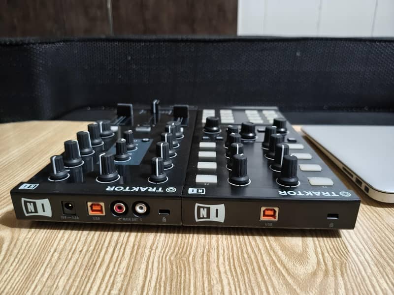 Native Instruments  X1 MK2 + Z1 DJ Controller Setup 1