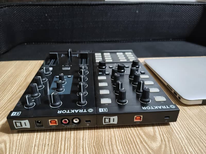 Native Instruments  X1 MK2 + Z1 DJ Controller Setup 3