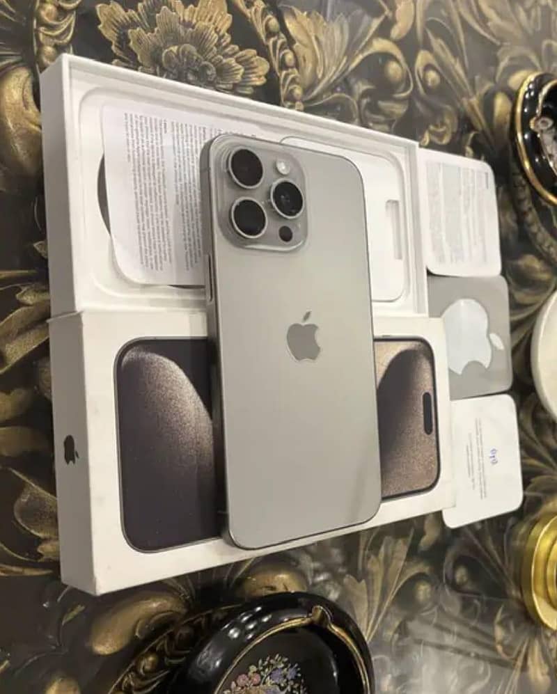 Apple iPhone 15 Pro Max 0