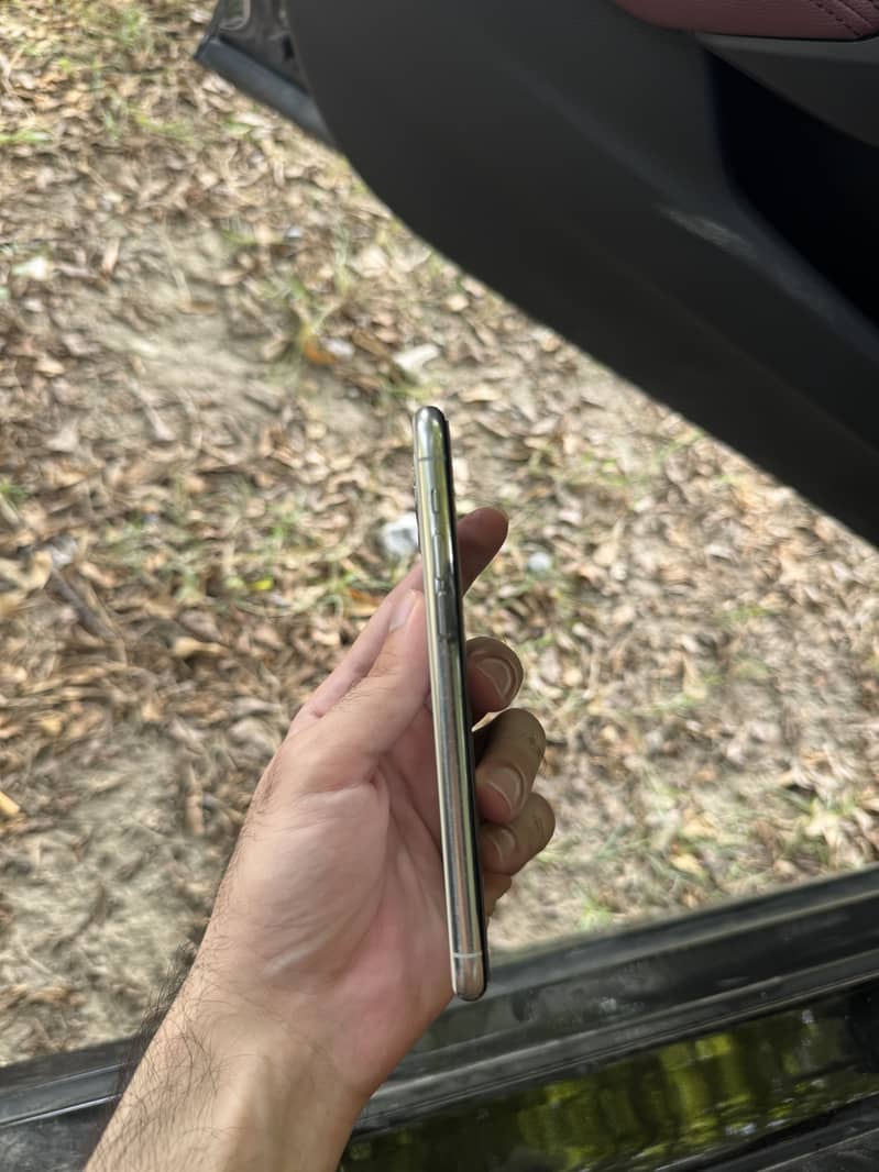 Apple iPhone 11 Pro 1