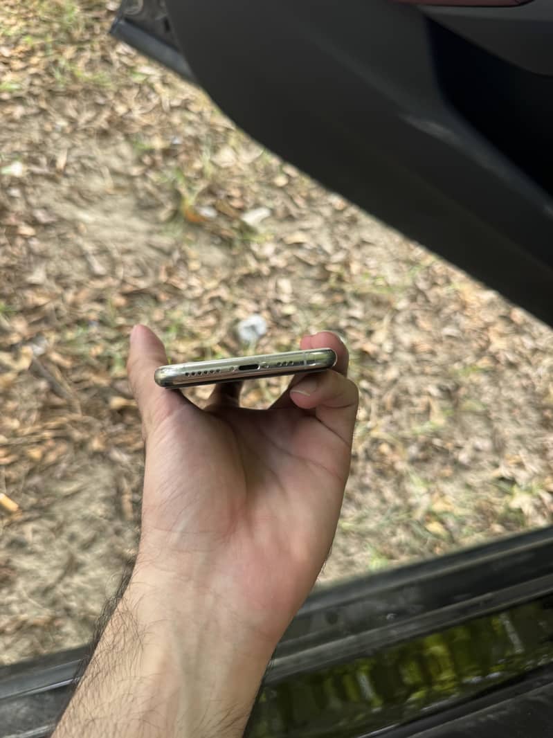 Apple iPhone 11 Pro 2