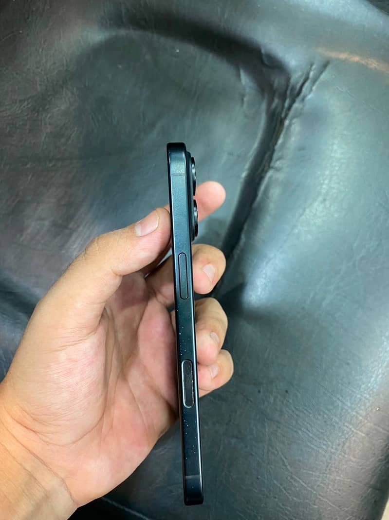 Apple iPhone 16 0