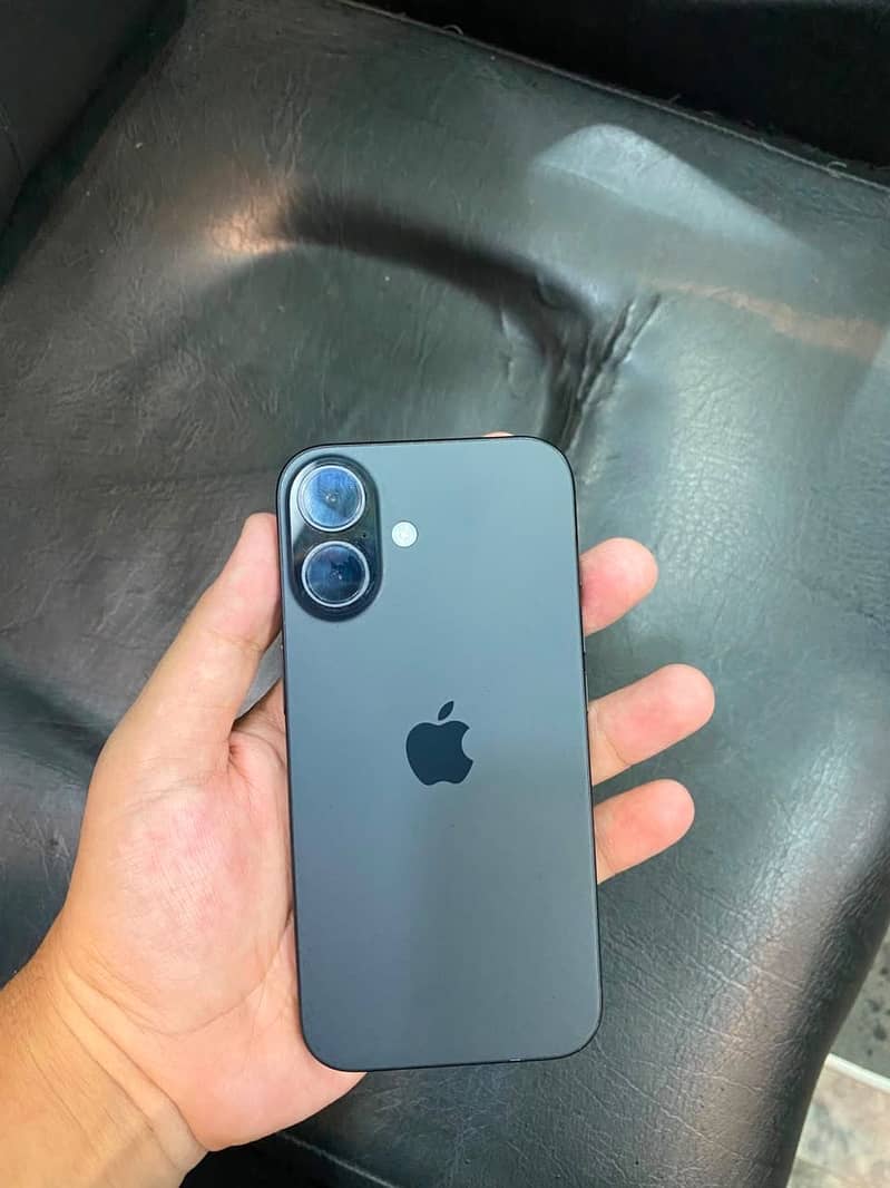 Apple iPhone 16 1