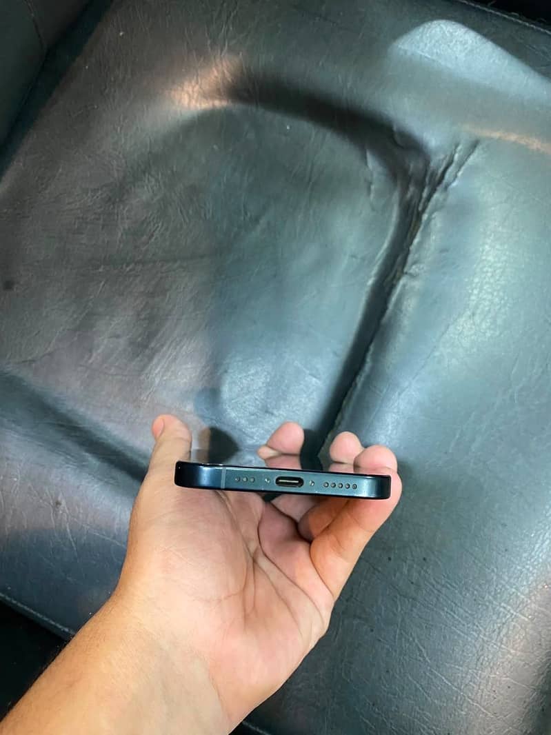 Apple iPhone 16 2