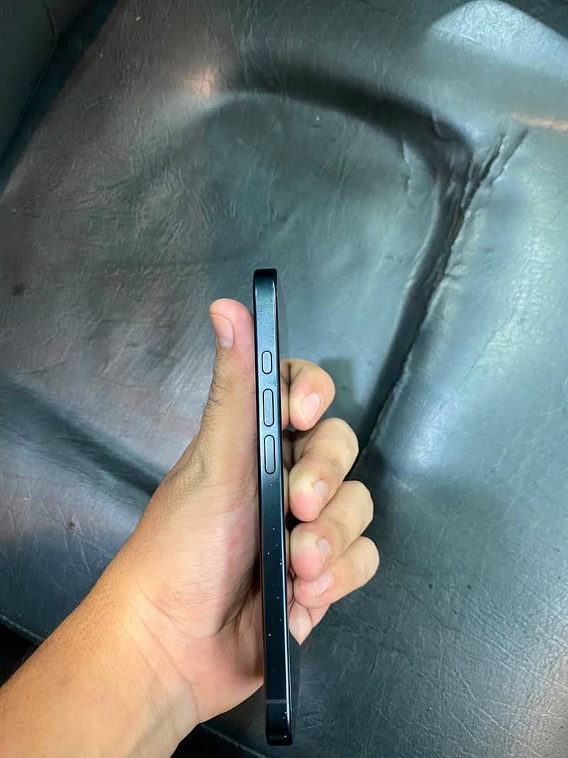 Apple iPhone 16 3