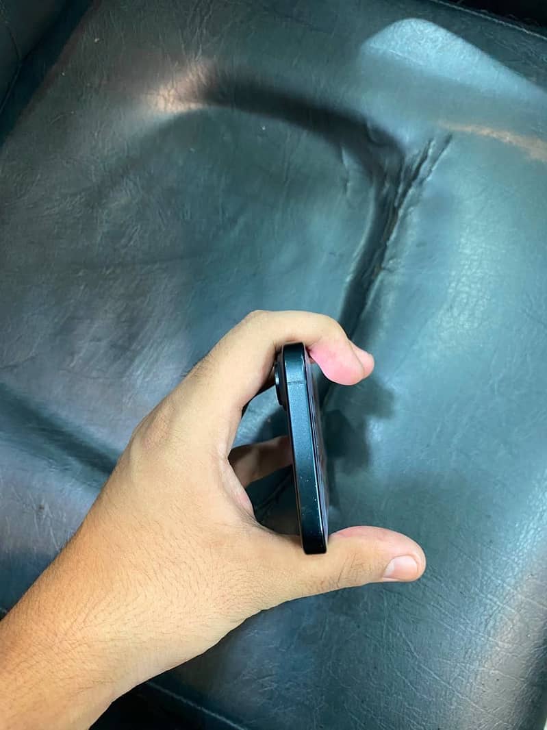 Apple iPhone 16 4