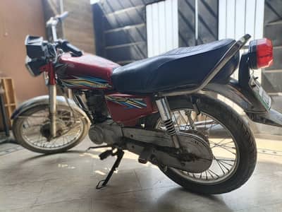 Honda 125 Red