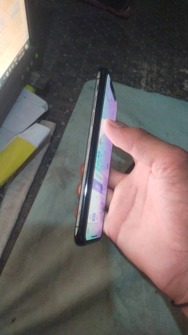 Apple iPhone XS 1