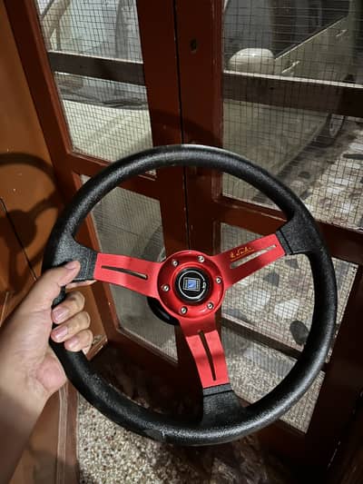 Sports steering wheel with universal hub