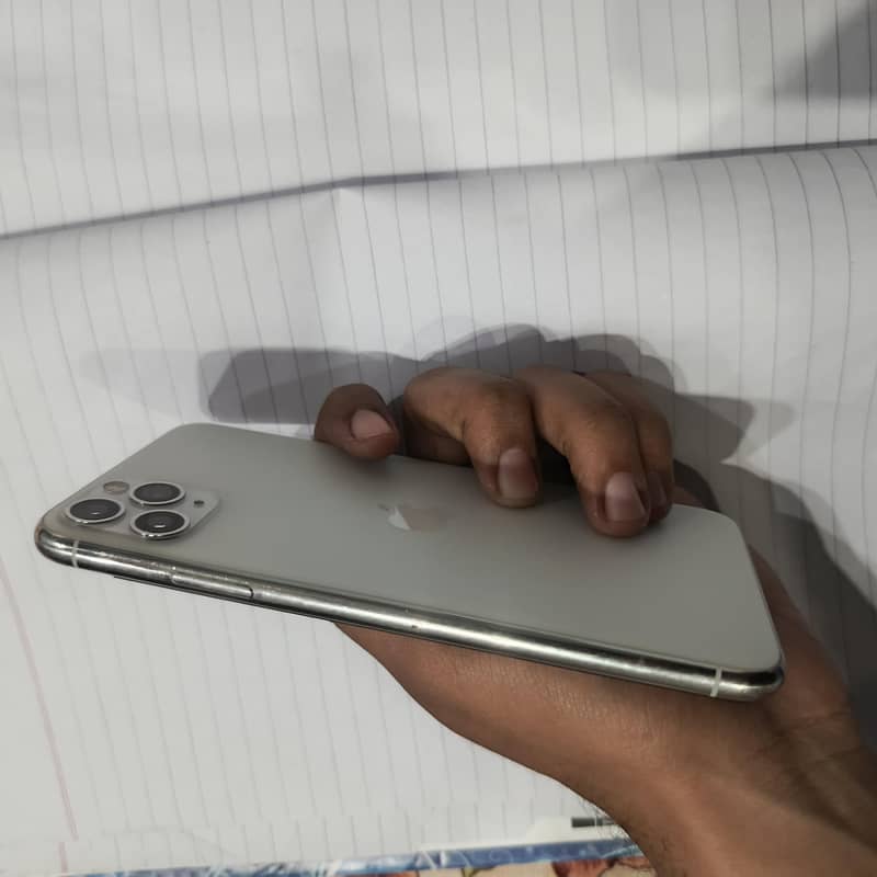 iPhone 11 Pro Max 2