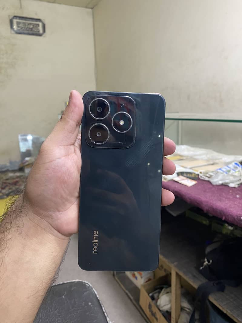 Realme C61 1