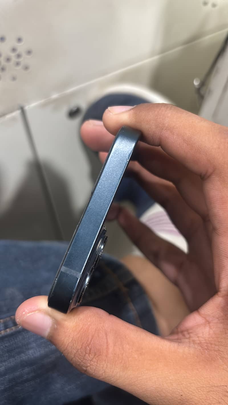 Apple iPhone 13 0