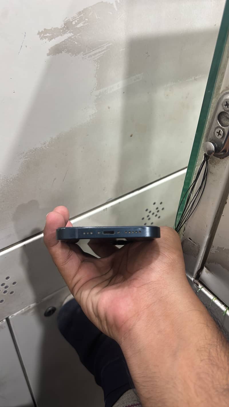 Apple iPhone 13 1