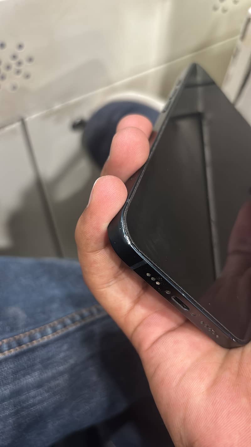 Apple iPhone 13 2