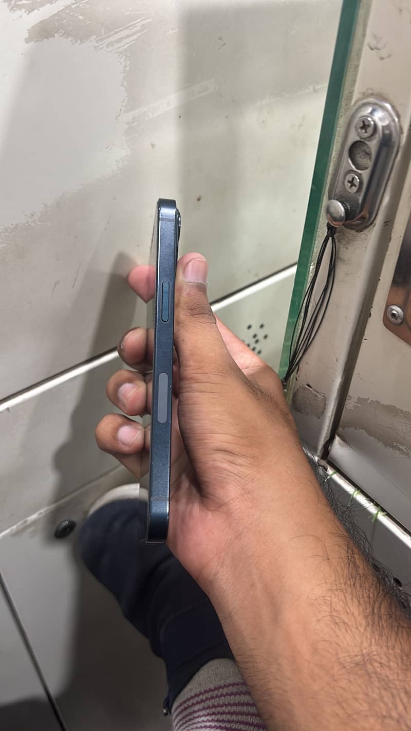 Apple iPhone 13 3