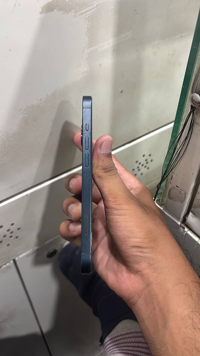 Apple iPhone 13 4