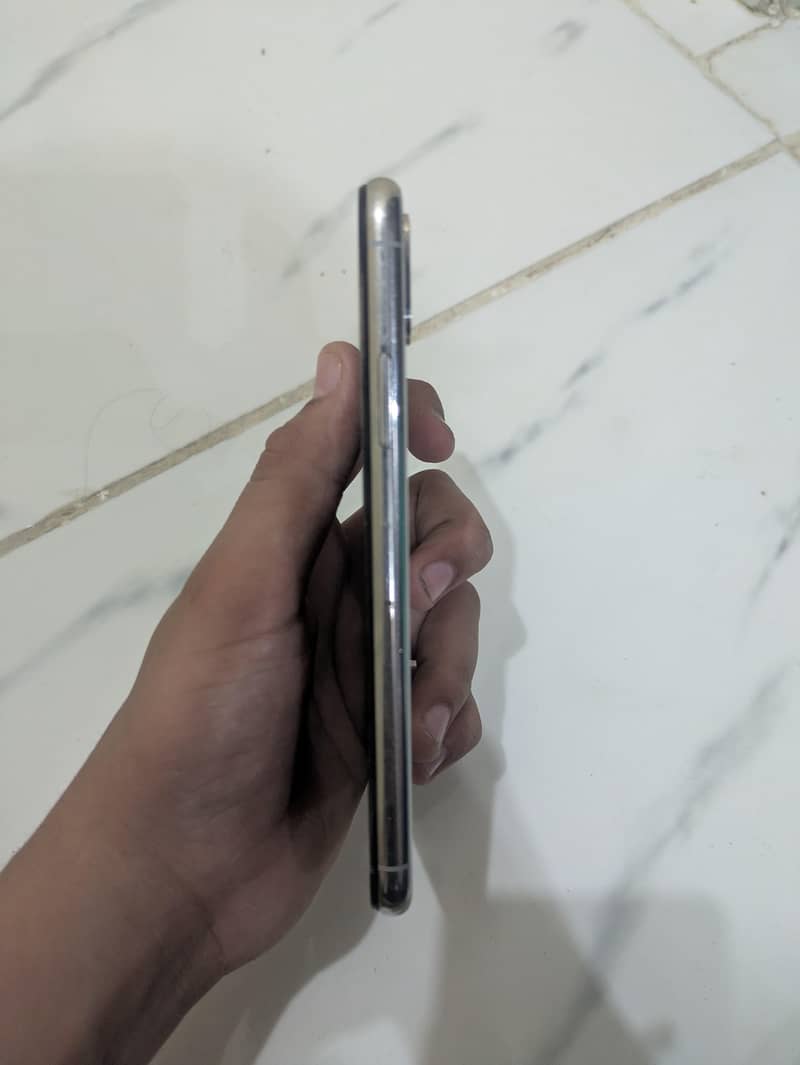 Apple iPhone X 4