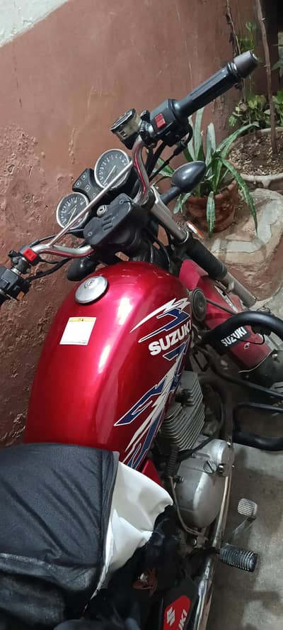 Suzuki GS 150 SE (Red)