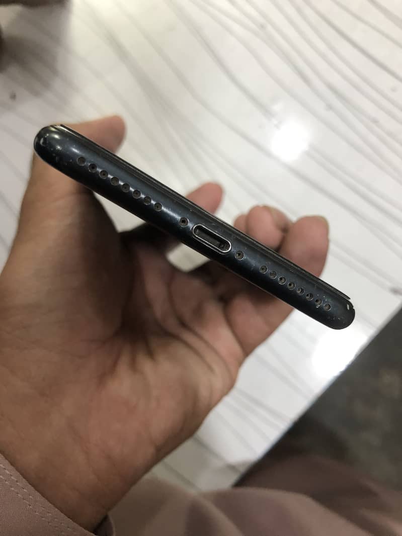 Apple iPhone 7 Plus 3