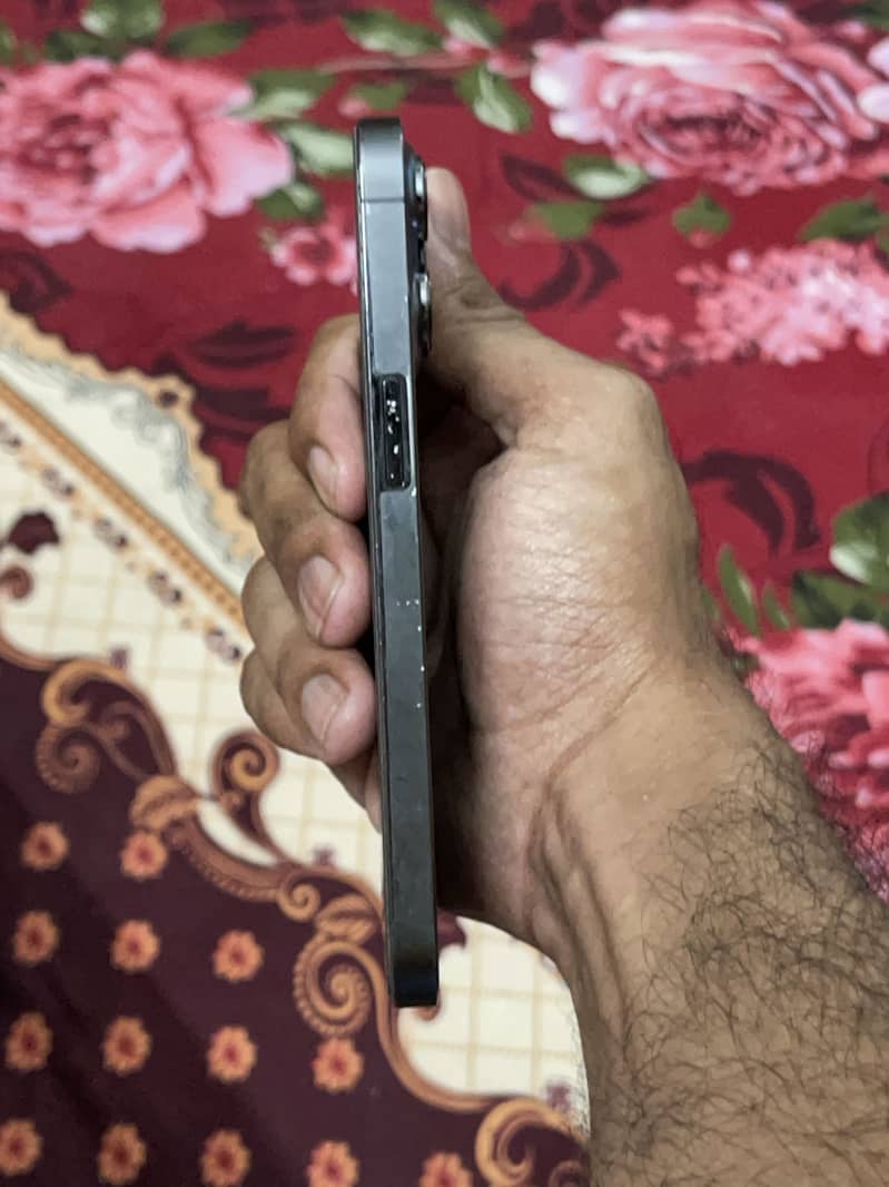 Apple iPhone 13 Pro 4