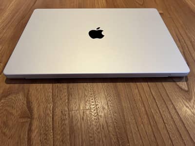 MacBook Pro M4 Max 16 INCH 32GB RAM 512GB SSD 16 CPU 40 GPU