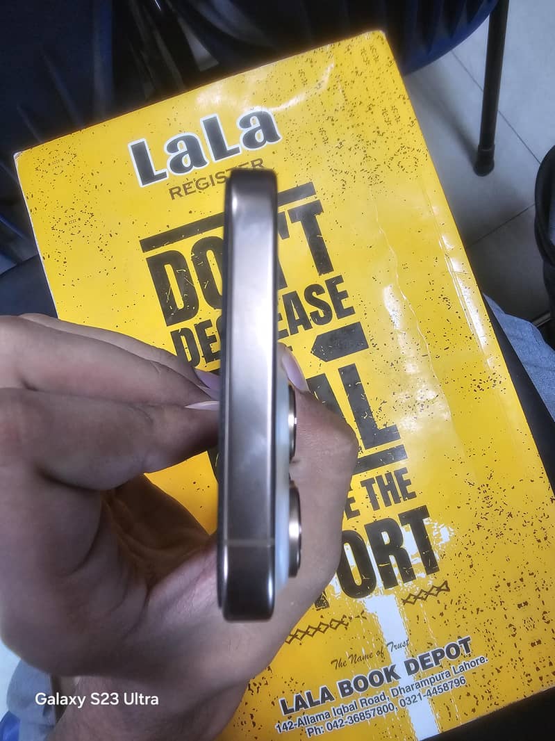 Apple iPhone 16 Pro Max 4