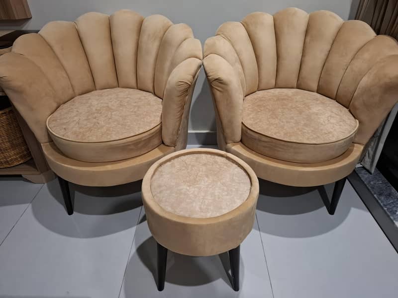 2 Sofa chairs with table 0