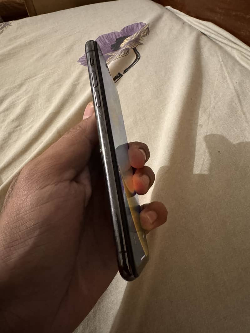 Apple iPhone X 3