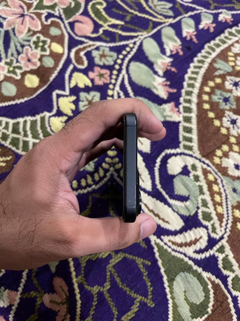 Apple iPhone 15 4