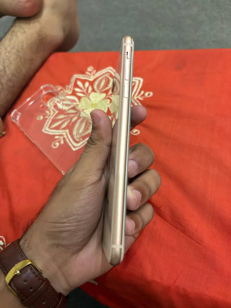 Apple iPhone 8 Plus 2