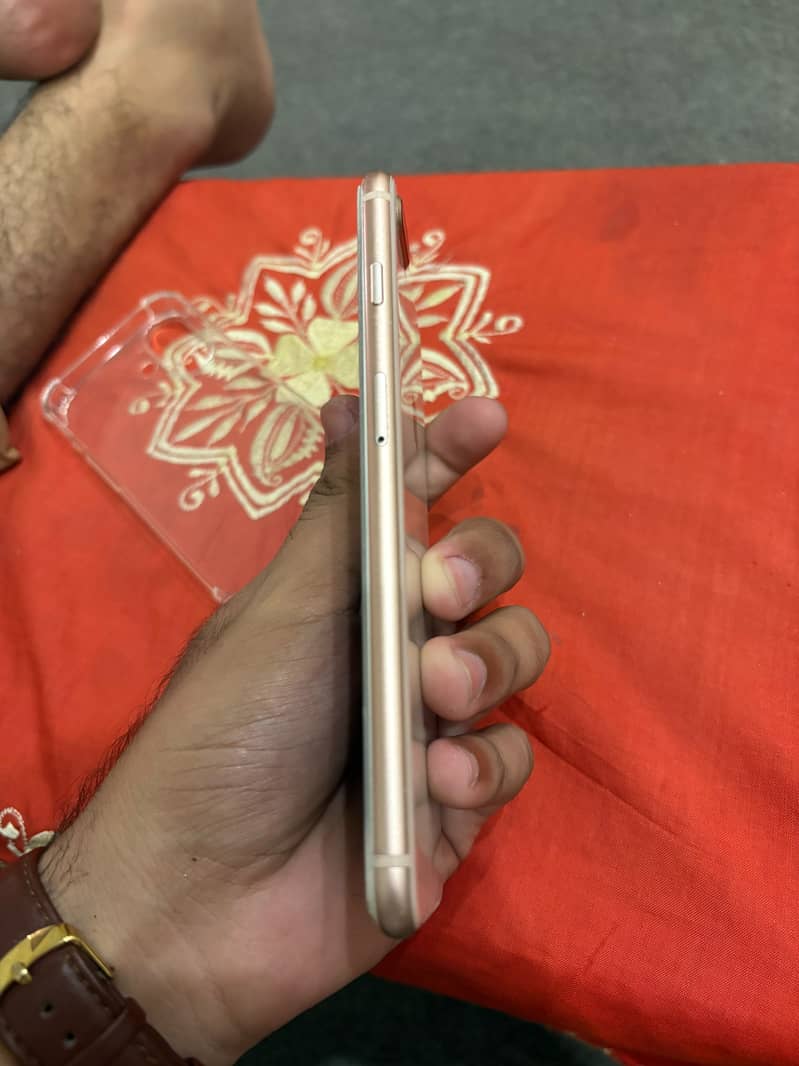 Apple iPhone 8 Plus 3