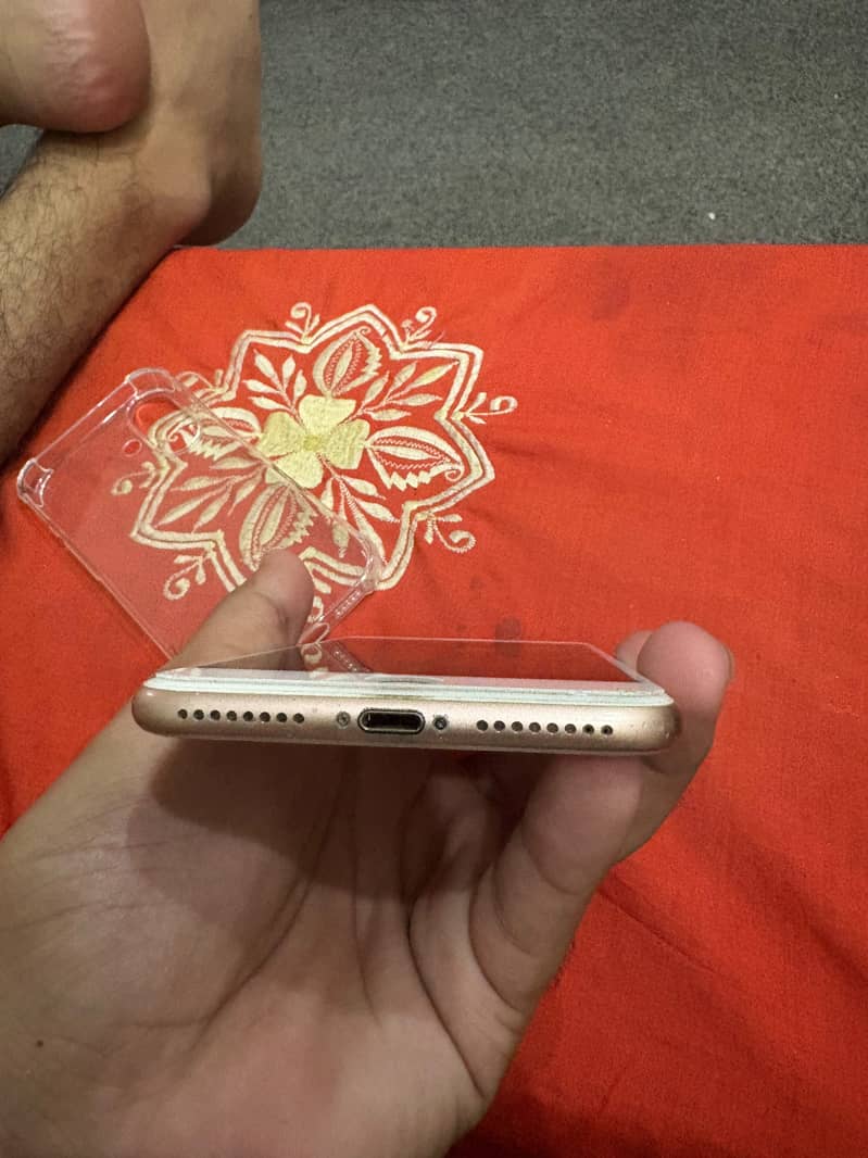 Apple iPhone 8 Plus 4